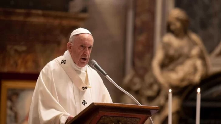 El Papa llamó “hipócritas” a los políticos “que viven de una forma en público y de otra en privado”
