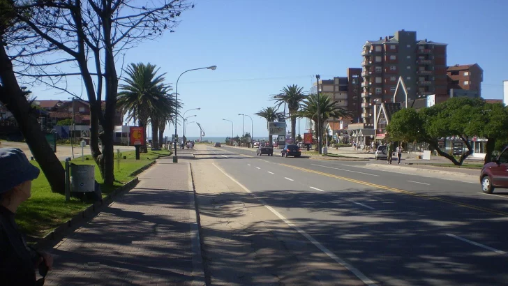 Polémica en Pinamar: quieren vender a una empresa privada una calle frente al mar