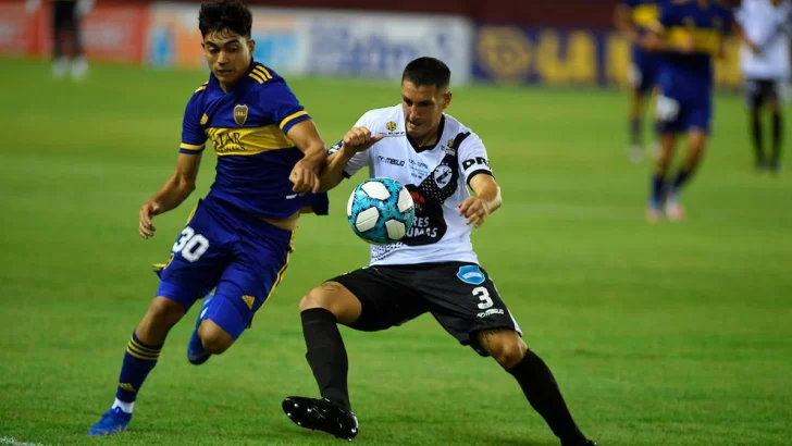 Boca sufrió ante el humilde Claypole, pero se impuso por 2 a 1 y avanzó en la Copa Argentina