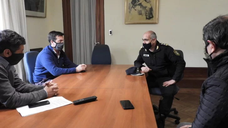 Rojas recibió al nuevo superintendente regional de la policía