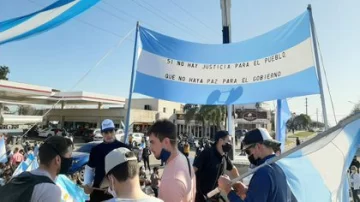 En más de 150 ciudades del interior, el sector agropecuario adhirió a la protesta contra el gobierno