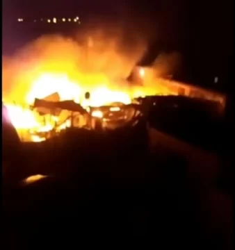 Feroz incendió en varias casillas
