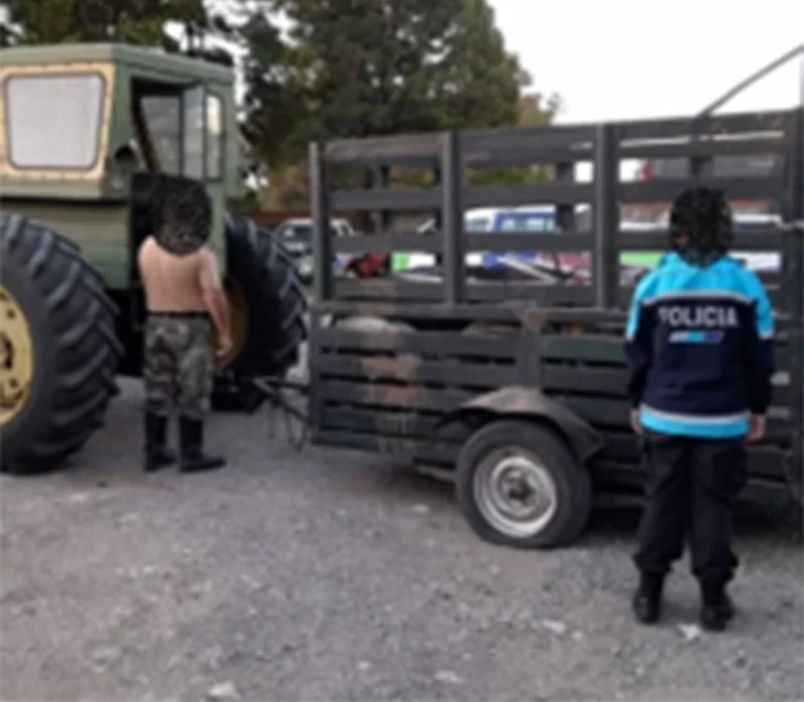 Intentaban robar herramientas de un campo a bordo de un tractor