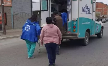 Bariloche: a una ambulancia se le abrieron las puertas y se cayó un paciente