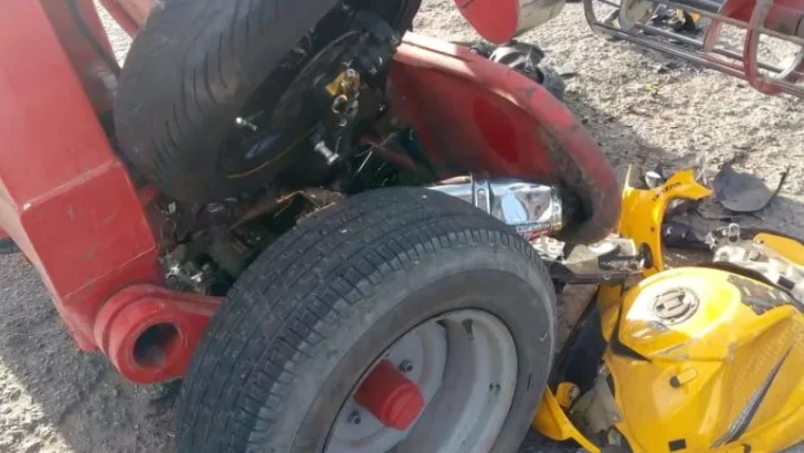 Un motociclista chocó contra una extractora de granos en la ruta 226 y está grave