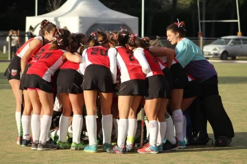 Las “Azulgranas” Lucia jossi y Malena Magnano de gran debut en el Regional de hockey Sub 14