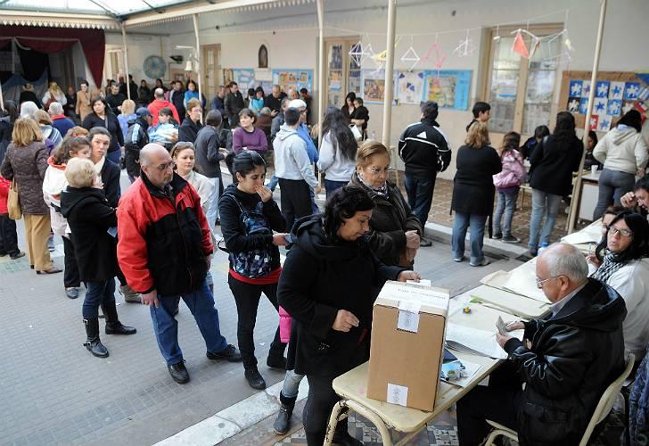 El 28% del padrón electoral de la Argentina ya votó en las Paso