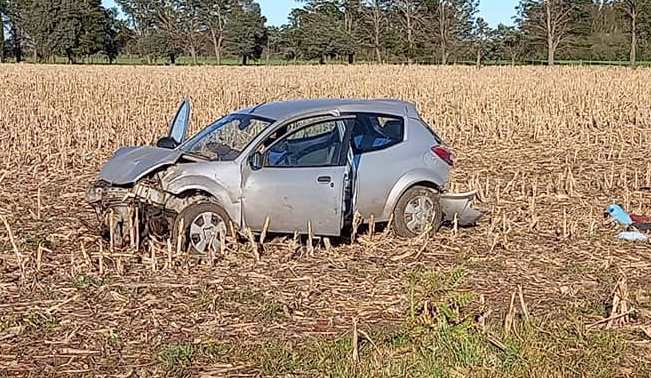 Continúa internada la mujer que volcó en un camino rural