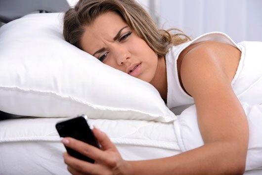 Qué pasa en tu cerebro cuando lo primero que hacés al despertarte es revisar el celular