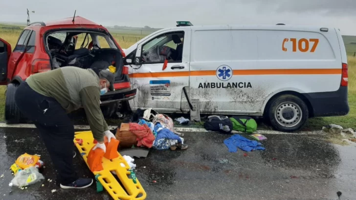 Ruta 3: dos personas murieron al chocar una ambulancia y un auto