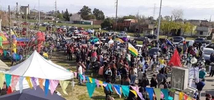 Encuentro solidaria en la plaza Dardo Rocha