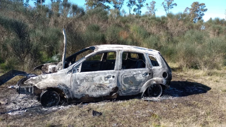 Encontraron quemado en su totalidad un vehículo que había sido robado ayer