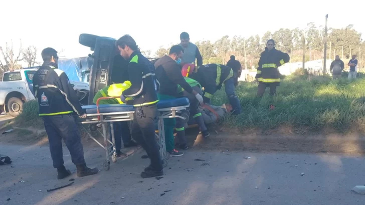 Una persona resultó herida tras volcar con su auto en Quequén