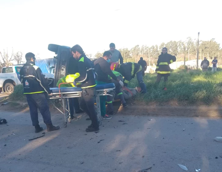 Una persona resultó herida tras volcar con su auto en Quequén