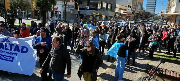 Movilización en la plaza: dirigentes locales llamaron a terminar con la violencia