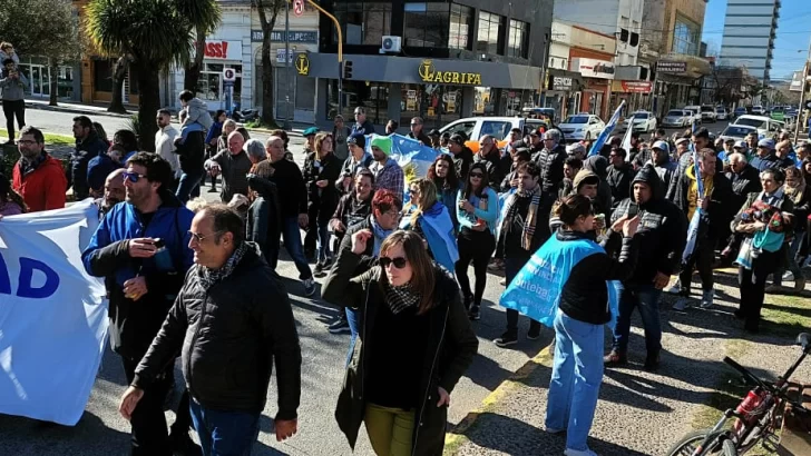 Movilización en la plaza: dirigentes locales llamaron a terminar con la violencia