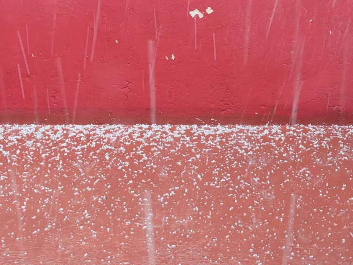 Fuerte granizada y lluvia en esta tarde de lunes