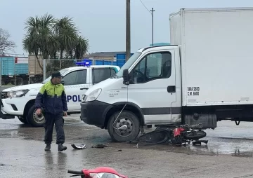 Accidente deja a joven motociclista herido