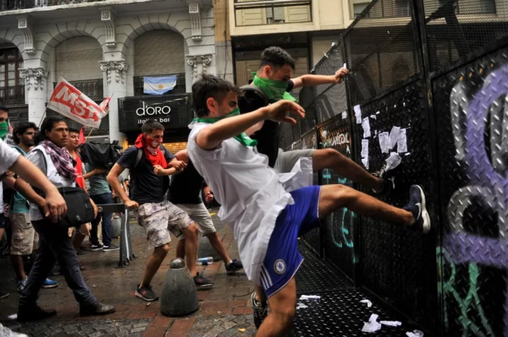 Incidentes: En medio de la discusión por la creación de la UniCABA en la Legislatura, los docentes se resisten.