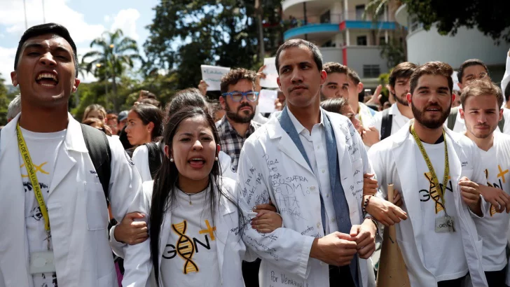Crisis en Venezuela: Juan Guaidó no descartó dialogar con Nicolás Maduro