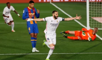 El Real Madrid le ganó el clásico al Barcelona de Messi y alcanzó al Atlético en la cima de la liga