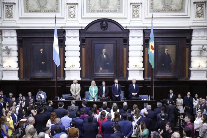 Kicillof: “Quiero invitarlos a seguir avanzando derecho al futuro”