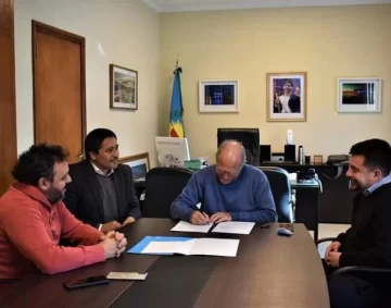 Firman convenio entre Puerto Quequén y la Agencia Argentina de Inversiones