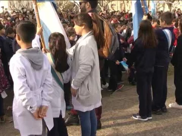 Más de 1200 alumnos prometieron lealtad a la bandera