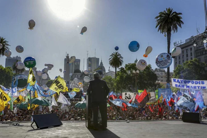 El Gobierno analiza hacer un acto el 10 de diciembre para tener “más presencia en la calle”