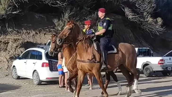 Ya vigilan la costa Policías a caballo