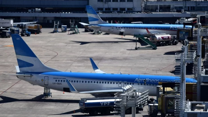 Aerolíneas Argentinas elimina la acumulación de millas para funcionarios públicos en viajes pagados por el Estado