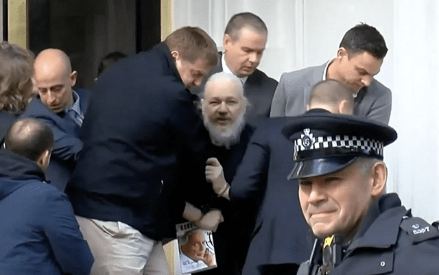 El Gobierno británico aprobó la extradición de Assange a los Estados Unidos