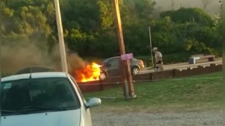 Se incendió un auto en Puerto Gardella