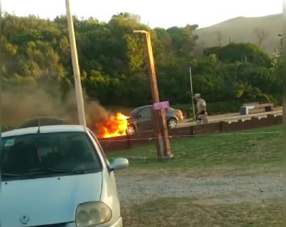 Se incendió un auto en Puerto Gardella