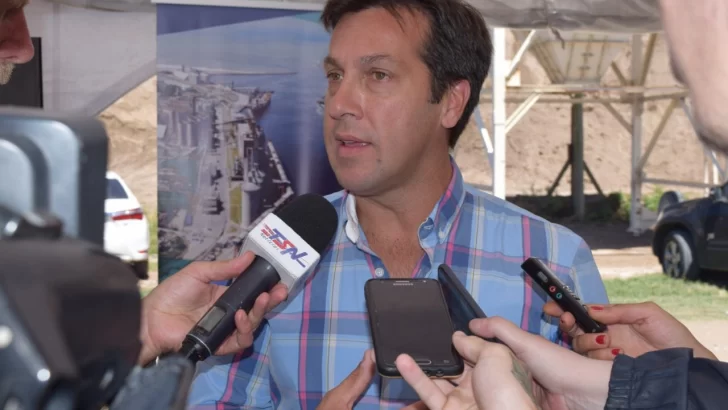 Arturo Rojas:“Seguimos trabajando a la espera del buque con los aerogeneradores para los parques eólicos”