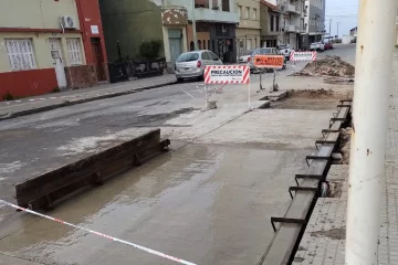 Ejecutan obras de bacheo en la Villa Balnearia