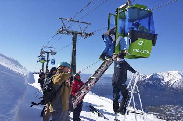 Evacuan a 250 personas de una telecabina del cerro Catedral, en Bariloche