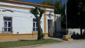 Precauciones ante la sequía: trasladan personal al cuartel de bomberos de Fernández