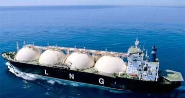 El Gobierno importará más barcos con GNL y aumentará el ingreso de gasoil para centrales termoeléctricas