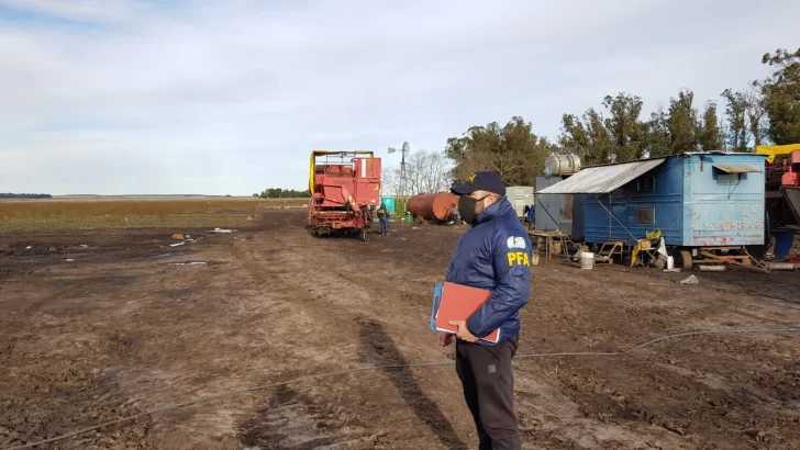 Asistencia de Renatre a trabajadores que encontraron en un campo