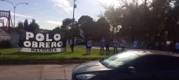 Unidad Piquetera corta una de las manos del Puente Colgante