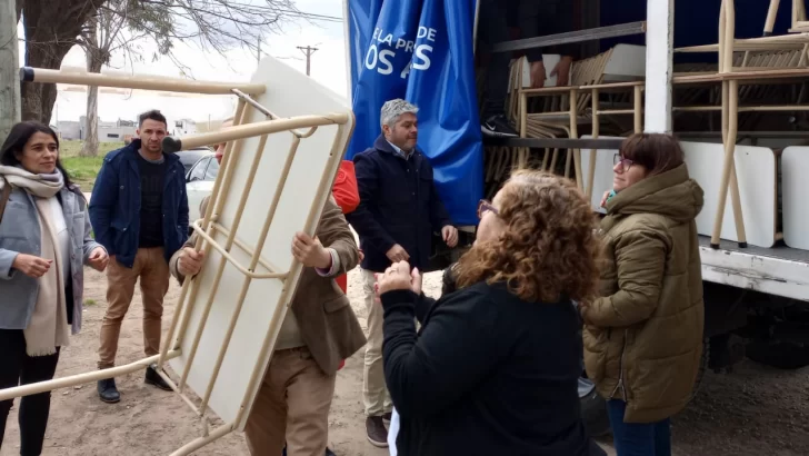 Video: entregaron nuevo mobiliario para aulas de cuatro escuelas
