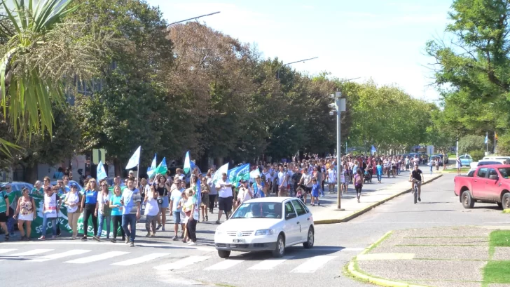 La comunidad educativa de Necochea tomó las calles para exigir por la no violencia en las escuelas