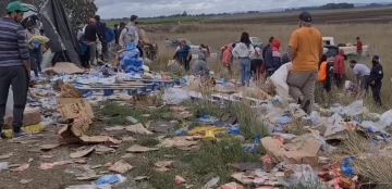 Saquearon la mercadería de un camión volcado