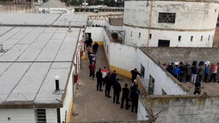 Buscan a dos presos que se fugaron del penal de Sierra Chica