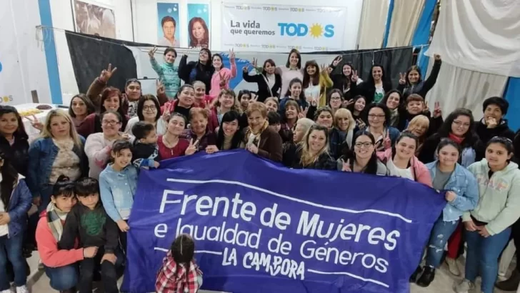 Concurrido plenario de mujeres en La Campora