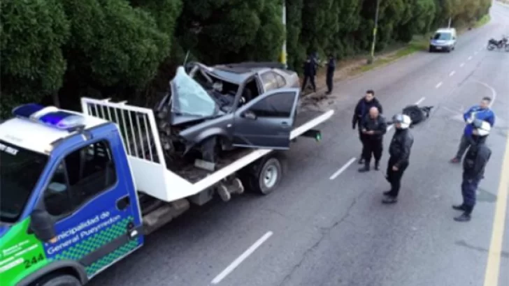 Mar del Plata: dos jóvenes muertos y dos heridos al chocar un auto con un poste de alumbrado
