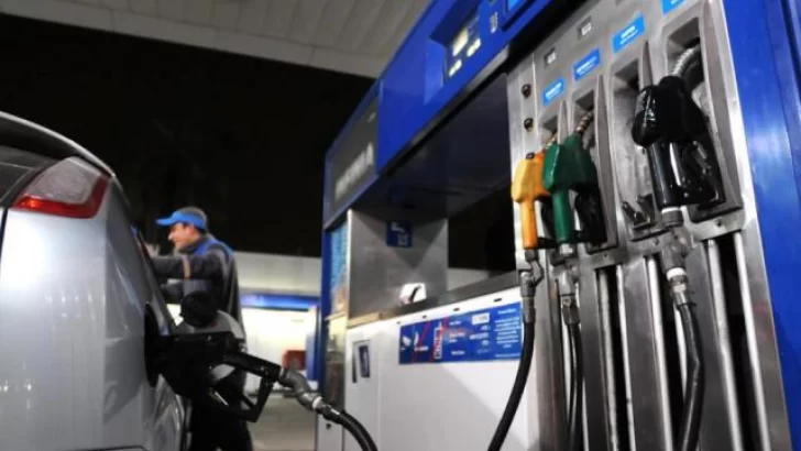 ¿Cuánto pasará a costar el litro de las naftas y el gasoil?