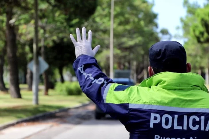 No se detiene en un operativo, la Policía lo persigue y lo detiene