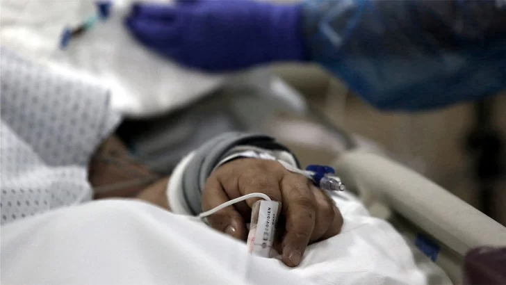 Otorgan un subsidio de 15.000 pesos a familiares de fallecidos por coronavirus